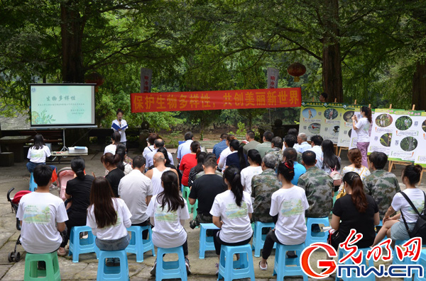 bat365正版唯一官网师生助力直播带货 江津柿子村2小时获赞8.4万